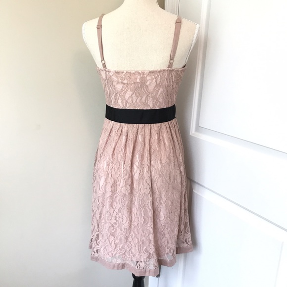 ELLE | Lace Dress - Picture 5 of 7