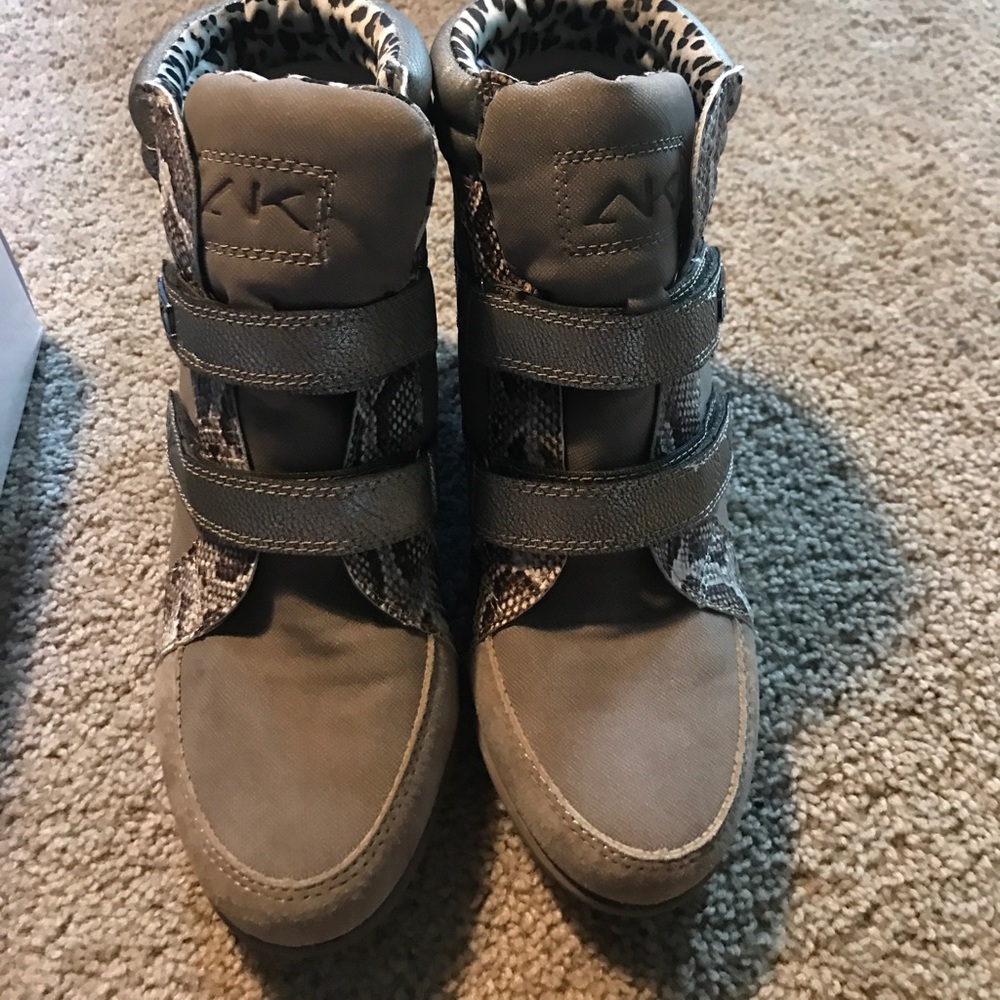 Anne Klein Sport Taupe color wedge