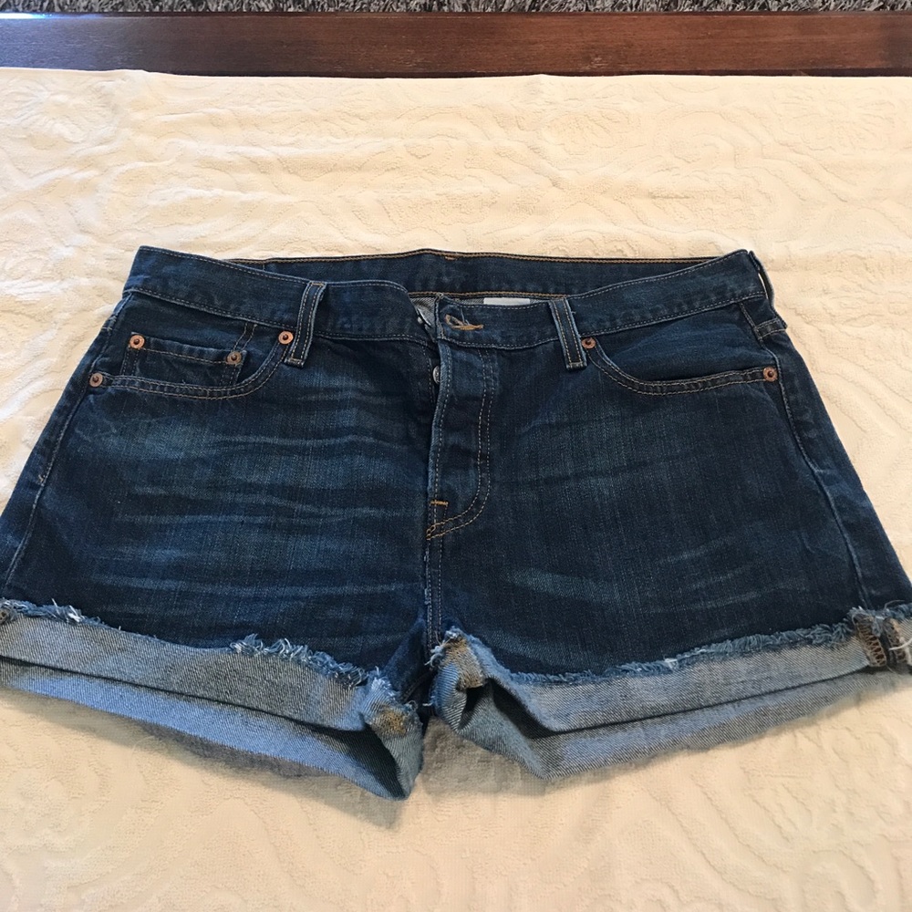 Very nice Levi 501 button fly jean shorts- W30