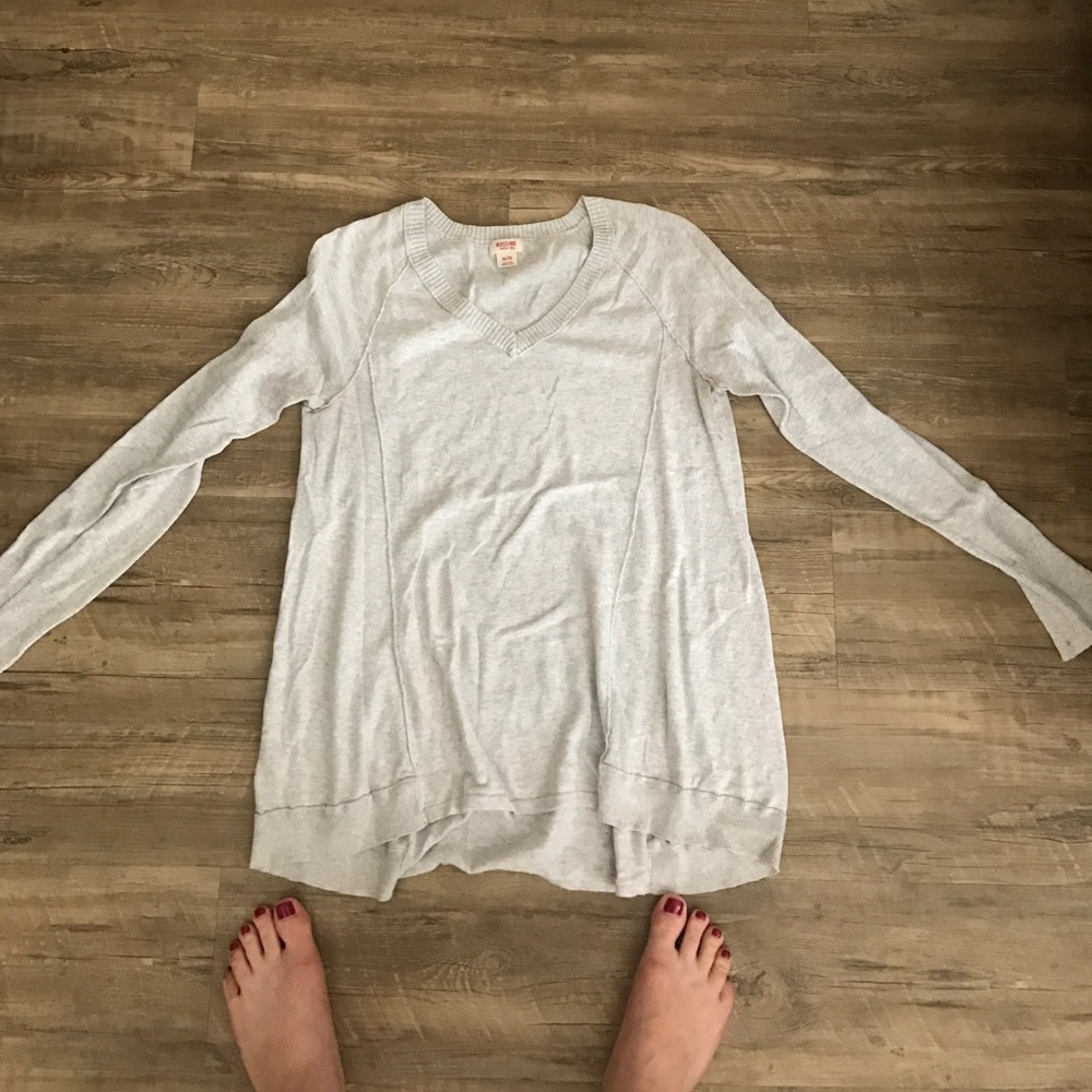 Light grey long sleeve sweater