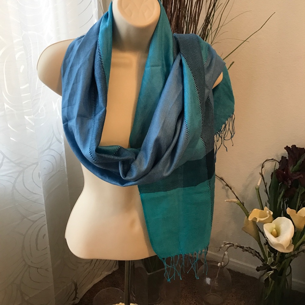 Cashmere Scarf in various shades of Blue
