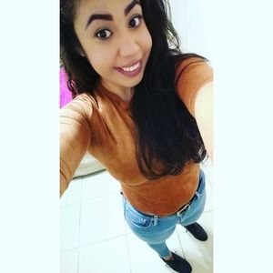 Meet your Posher, Yesi