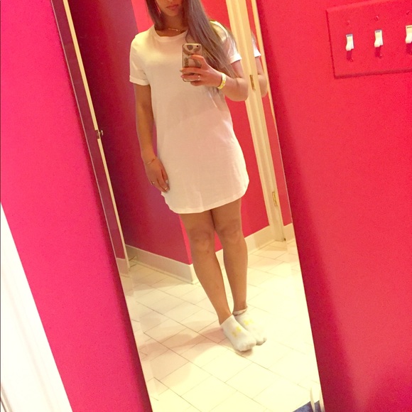 Forever 21 t-shirt dress - Picture 1 of 3