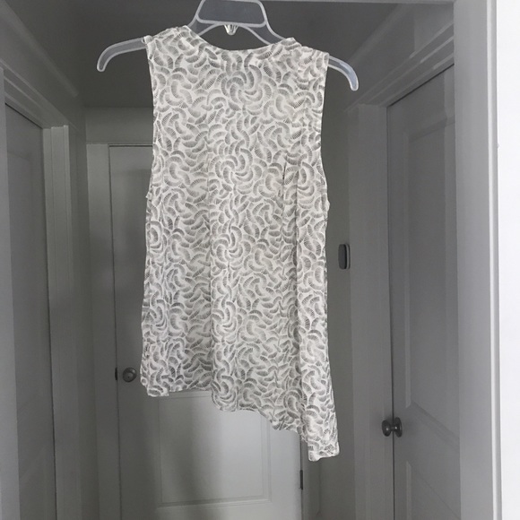 NWT Elizabeth & James Vinnie Asymmetrical Top XS - Picture 4 of 4