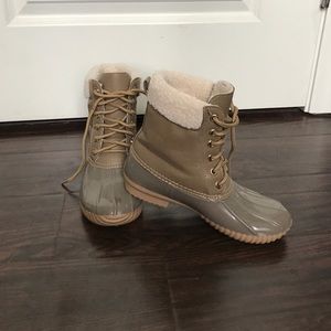 Duck boots