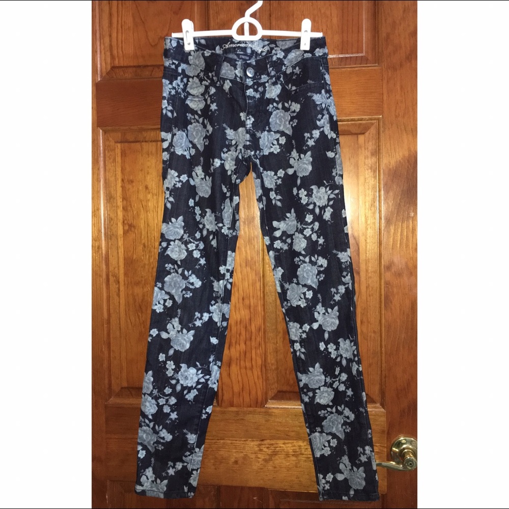American Eagle floral stretch jegging