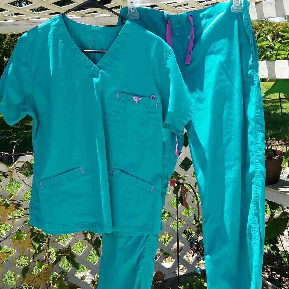 Med Couture scrub set