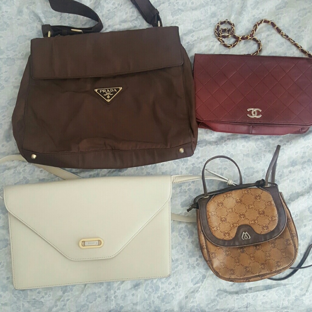 Bundle of purses