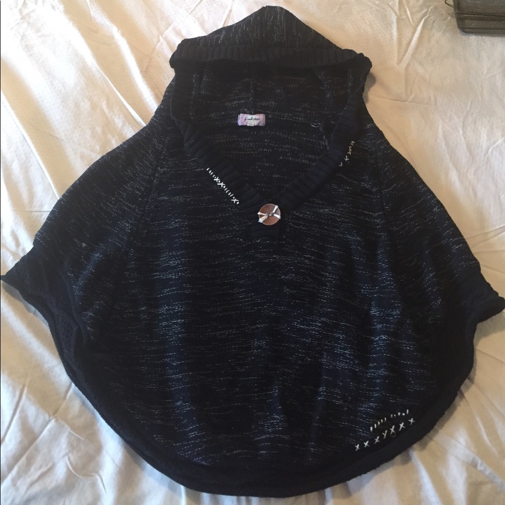 Sleeveless nautical inspired sweater