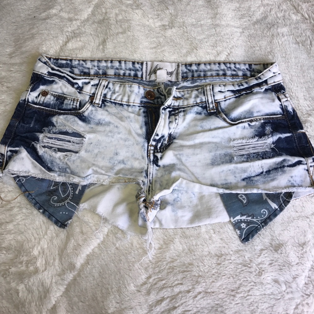 White Crow Shorts sz 28