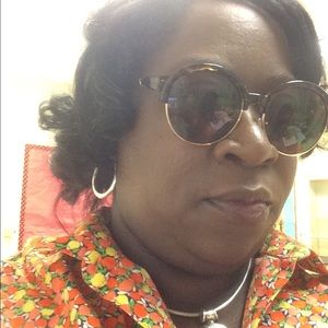 Meet your Posher, Angela