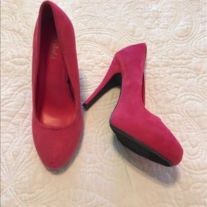 NWOT Pink Suede Pumps Size 8