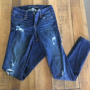 Distressed denim Jegging