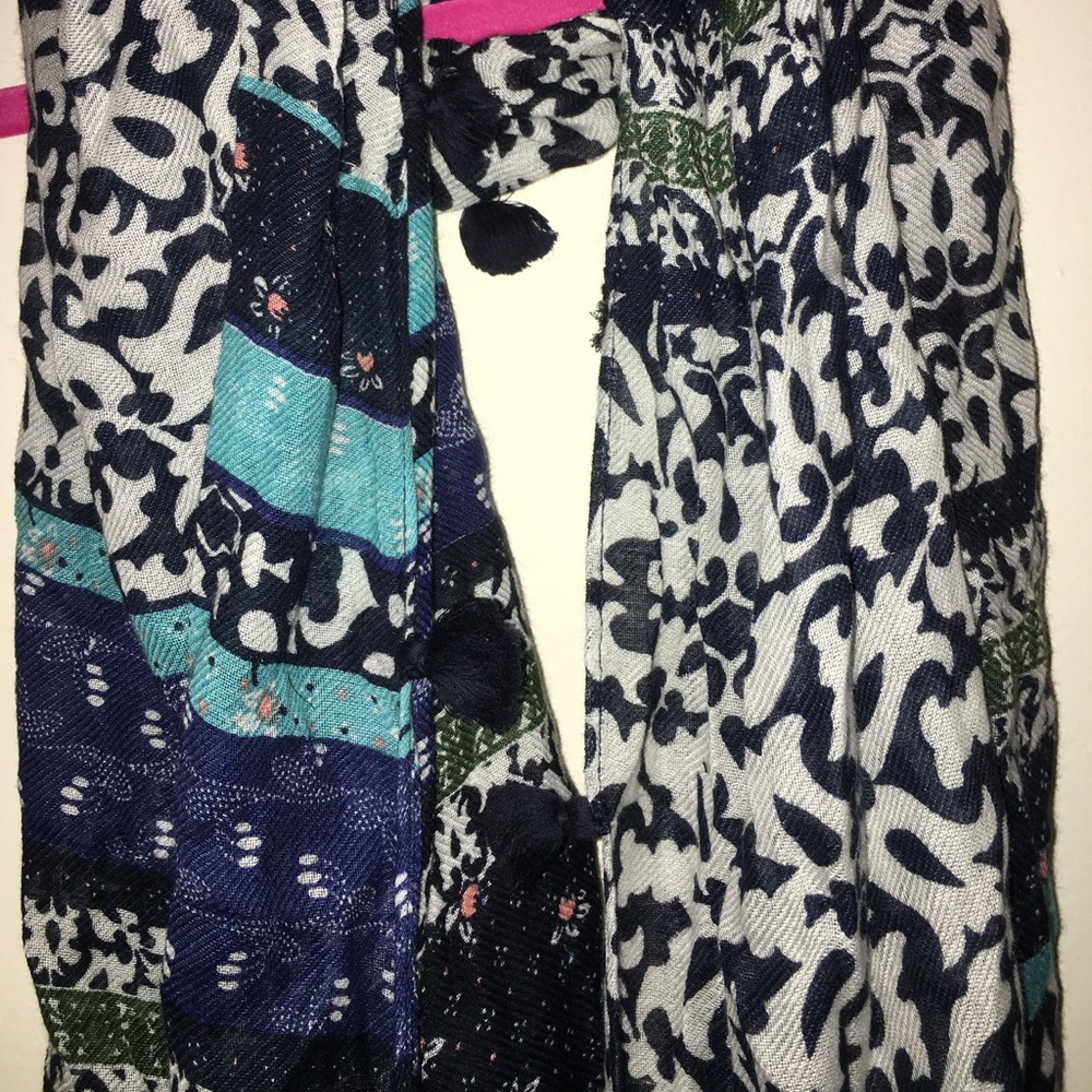 Scarf - Picture 2 of 3