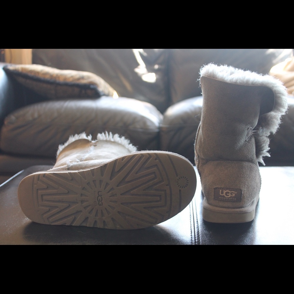Short Gray Uggs