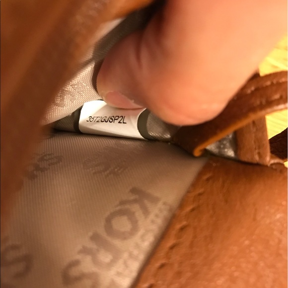 SOLD Michael Kors Flip Coin Purse - Picture 4 of 4