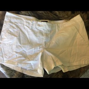 White American Eagle shorts
