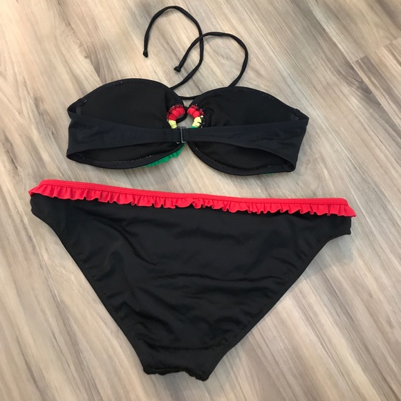 Bikini - Picture 2 of 2