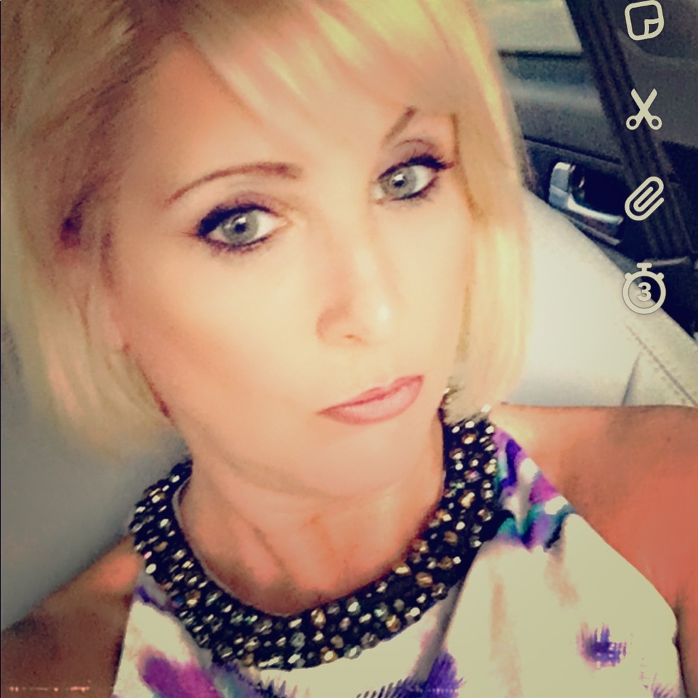 Meet your Posher, Laura