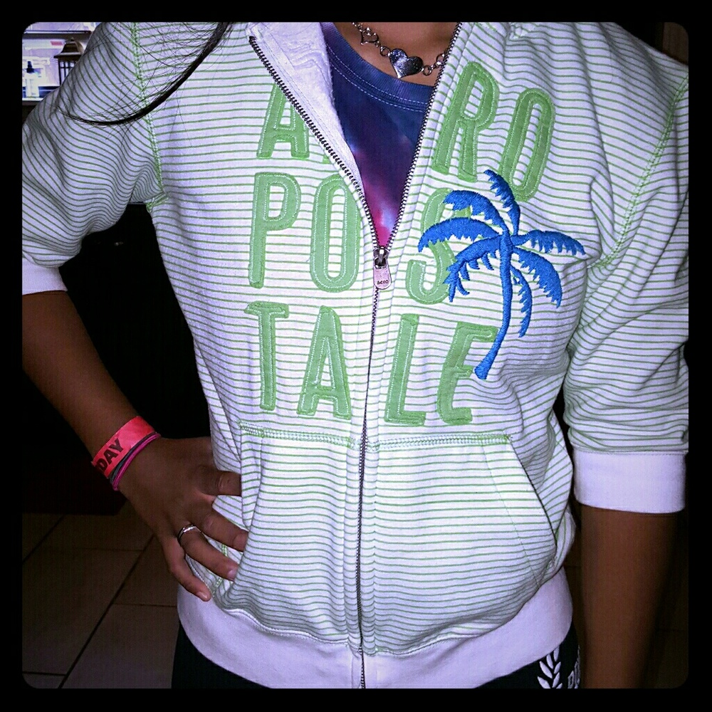 Aeropostale zip down hoodie 3/4 sleeves.