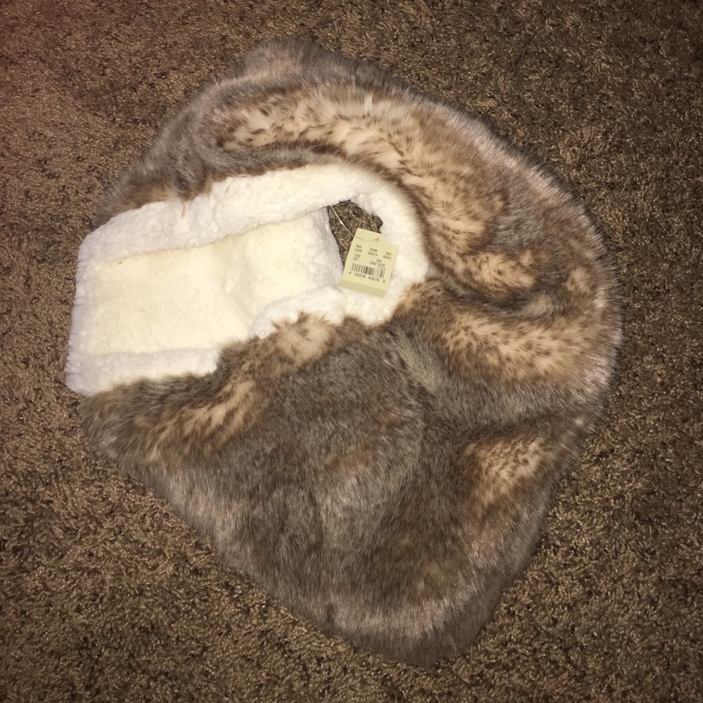 Reversible faux fur loop scarf