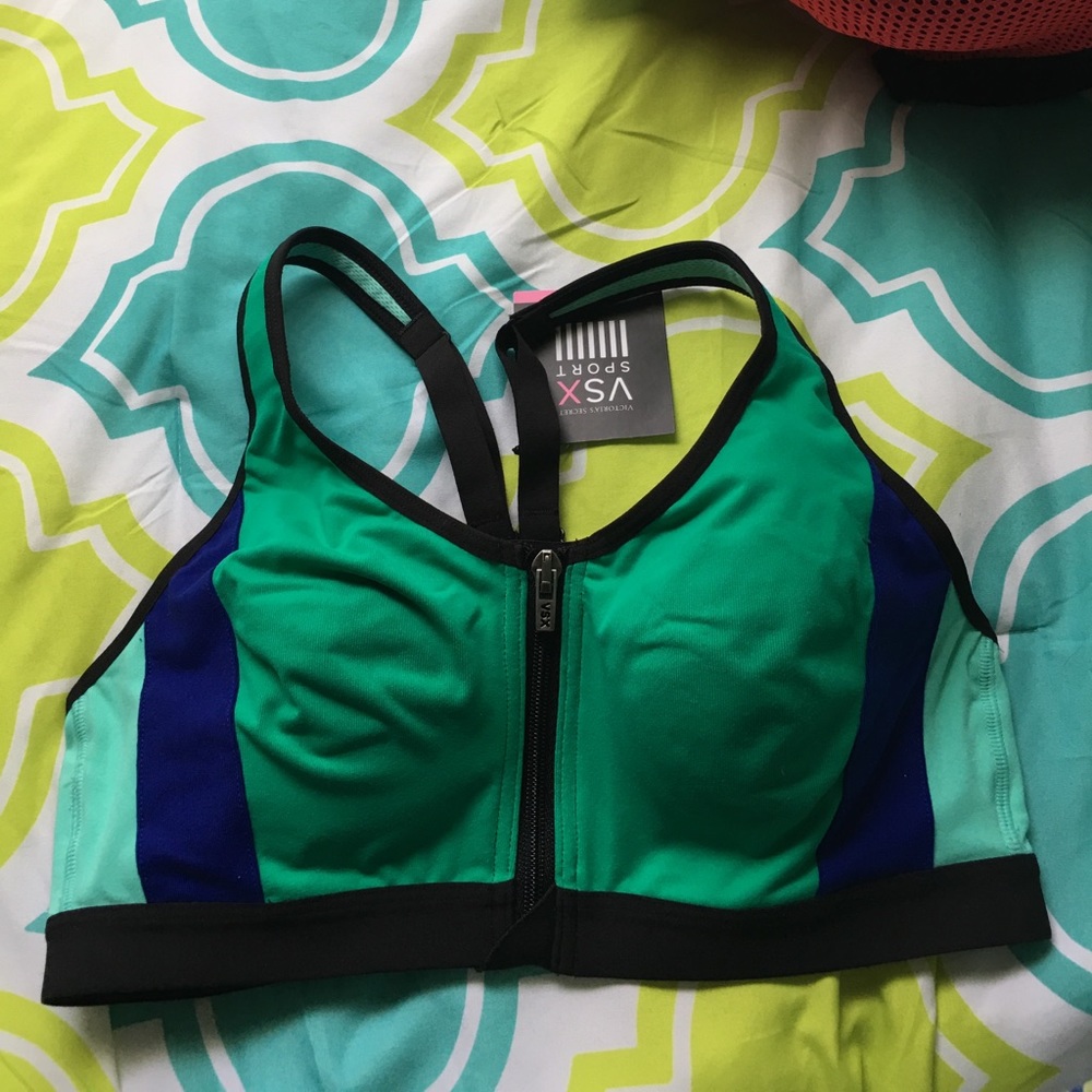 Victoria's Secret sports bra NWT