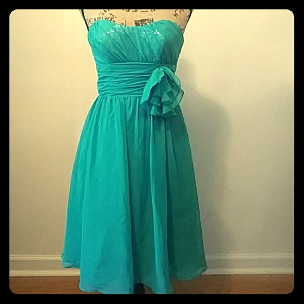 Gorgeous!! Alfred Angelo Jade Formal Dress :)