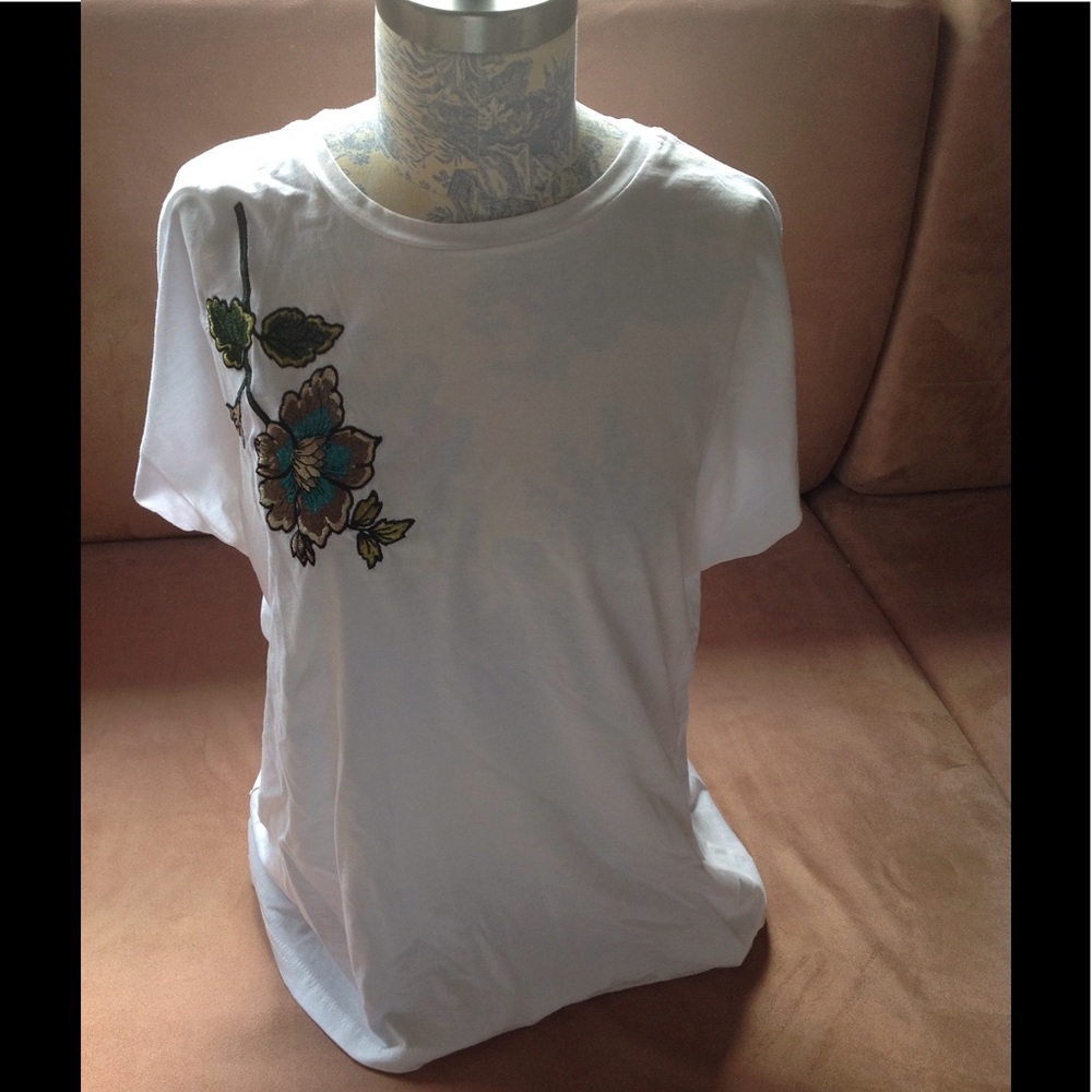 Zara Basic Collection. White t-shirt. Size L.