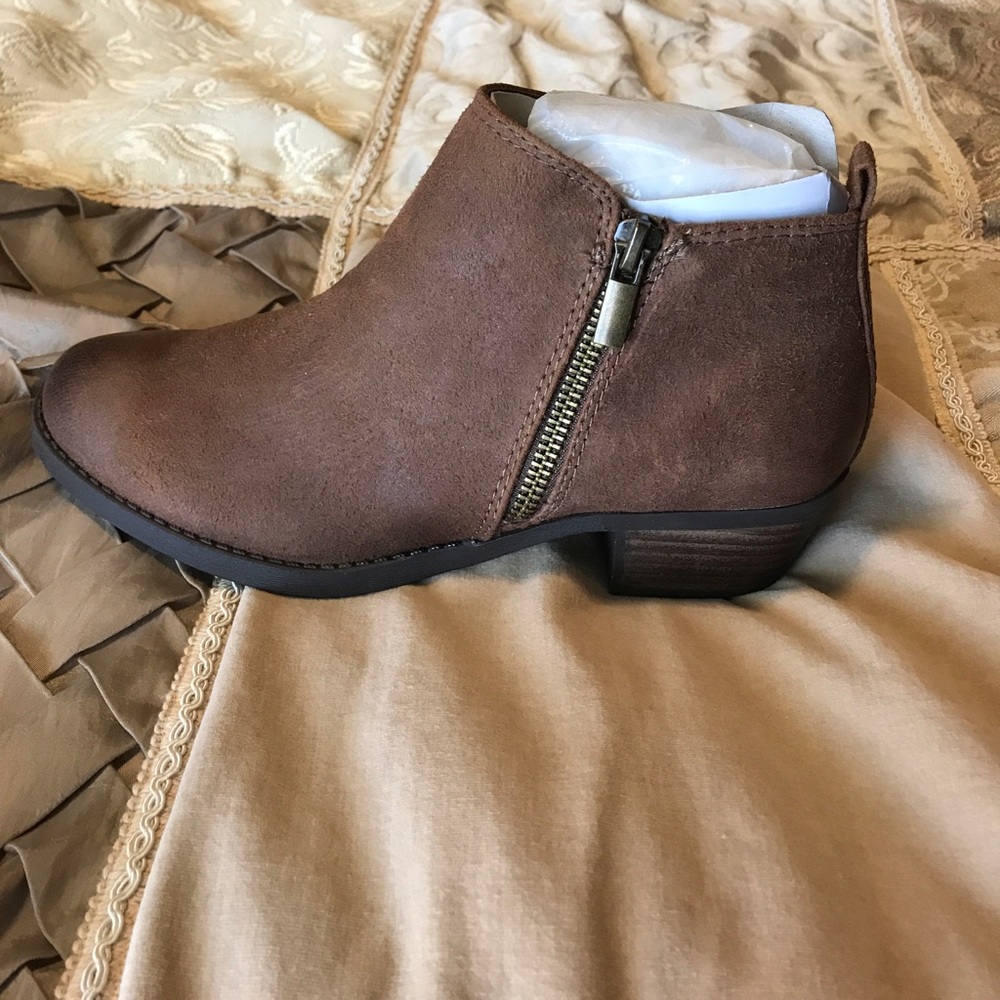Brand new Carlos Santana booties
