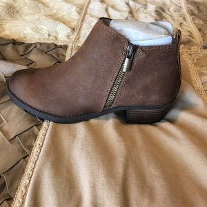 Brand new Carlos Santana booties