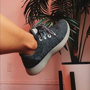 Barely worn wool breathable sneakers