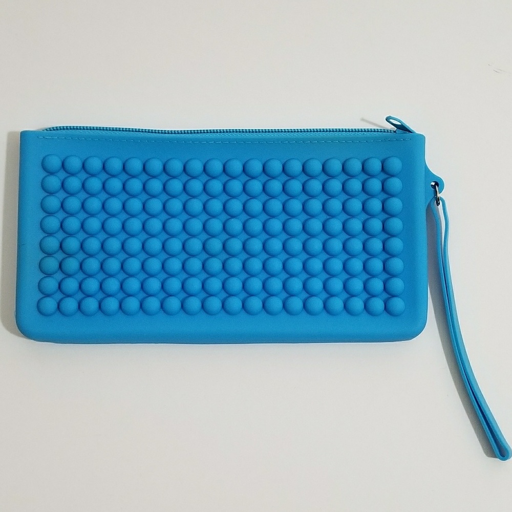 🆕️ Silicone wristlet NWOT