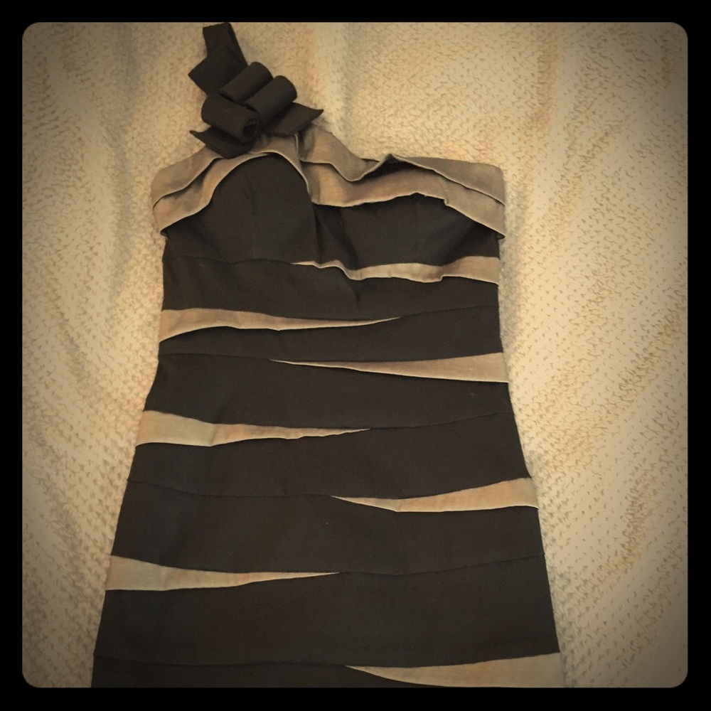 CACHE body con one shoulder formal dress