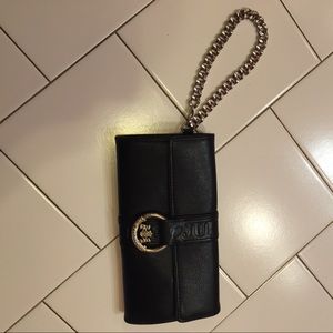 Juicy wristlet
