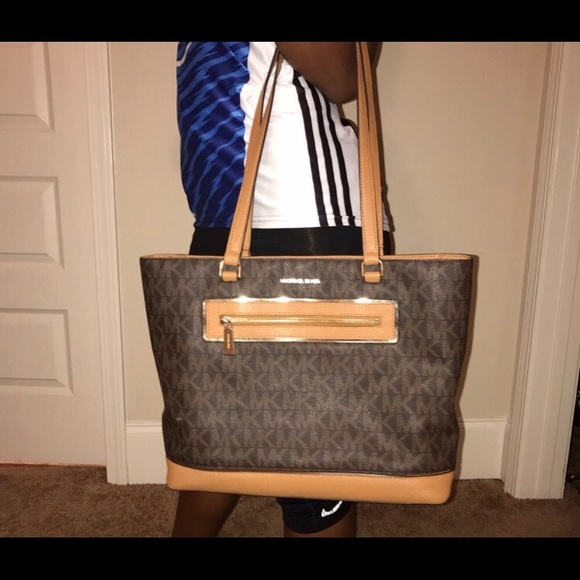 Authentic Michael Kors Bag - Picture 1 of 3