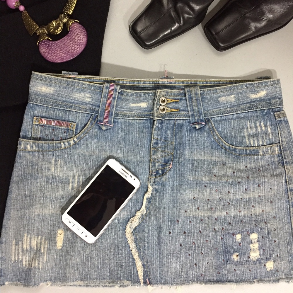 New Look distressed denim mini skirt w/ pink beads