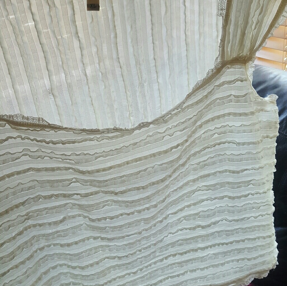 STUDIO M Sheer ruffled top - Picture 5 of 5
