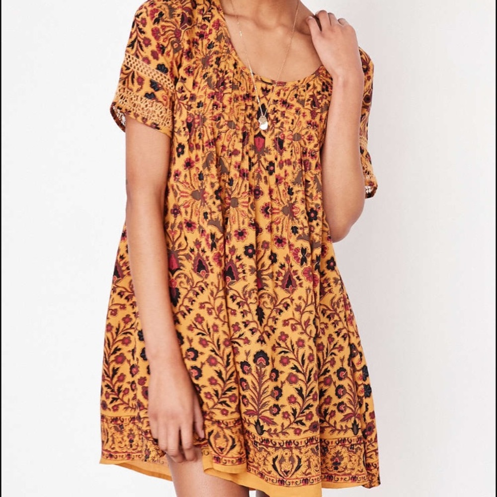 Beautiful yellow floral dress (urban outfitters)
