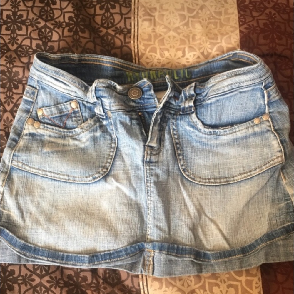 Hydraulic mini skirt