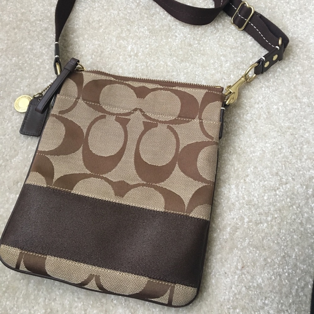 NWOT! AUTHENTIC COACH CROSSBODY BAG