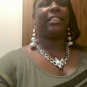 Meet your Posher, Phyllis