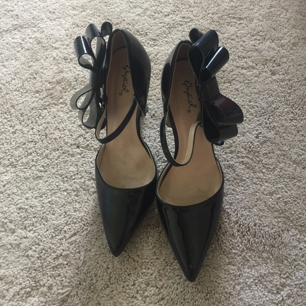 Qupid Stiletto Pumps w/ Bow Size 9