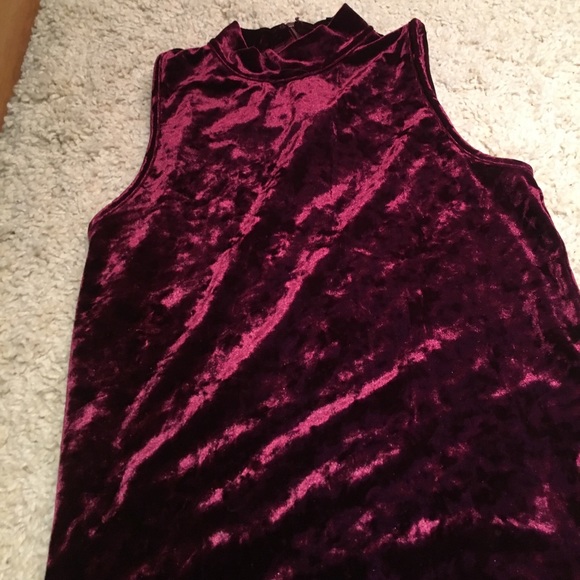 ⛔️SOLD ⛔️ Beautiful Crushed velvet high neck dress - Picture 3 of 3