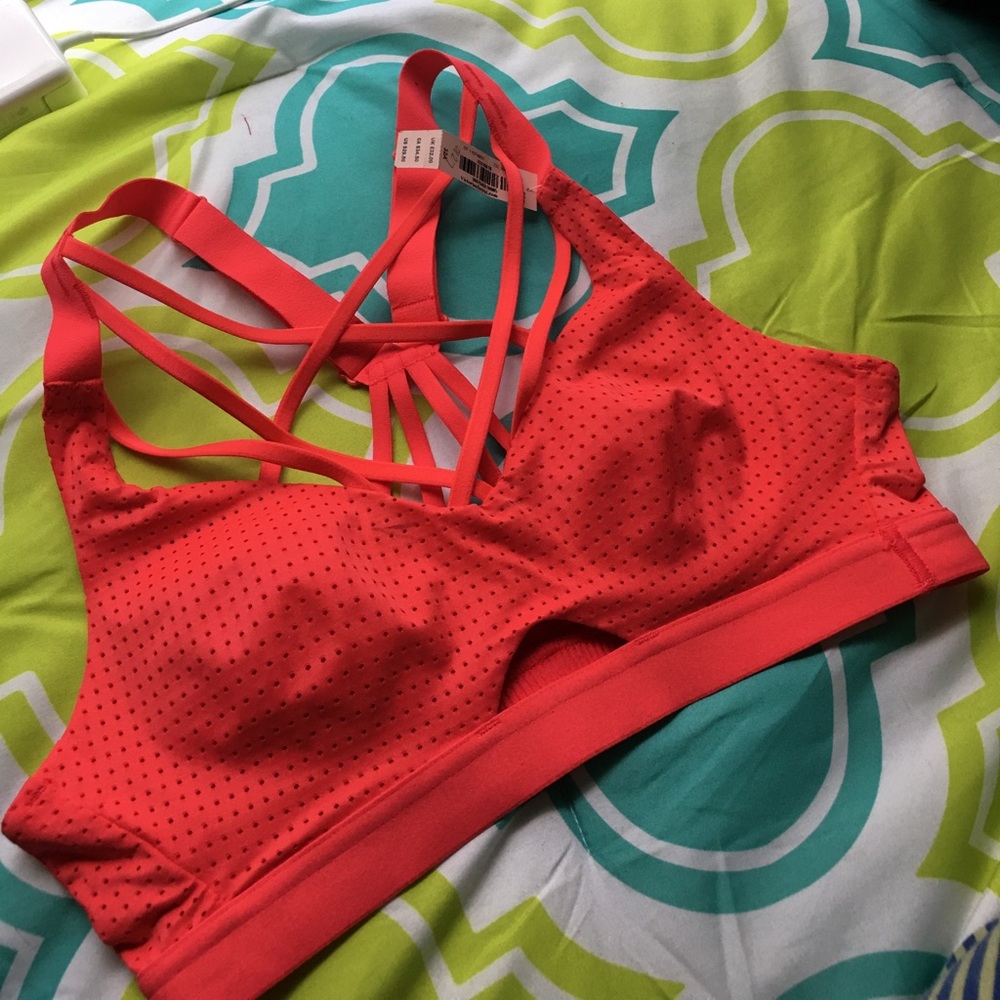 Victoria's Secret sport bra NWT