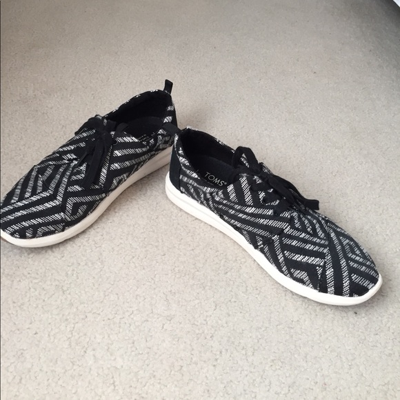 toms athletic shoes 56 toms shoes black and white toms tennis shoes toms athletic shoes 56 toms shoes black and white toms tennis shoes