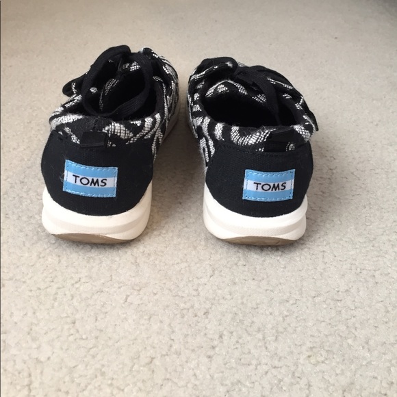 toms athletic shoes 56 toms shoes black and white toms tennis shoes toms athletic shoes 56 toms shoes black and white toms tennis shoes
