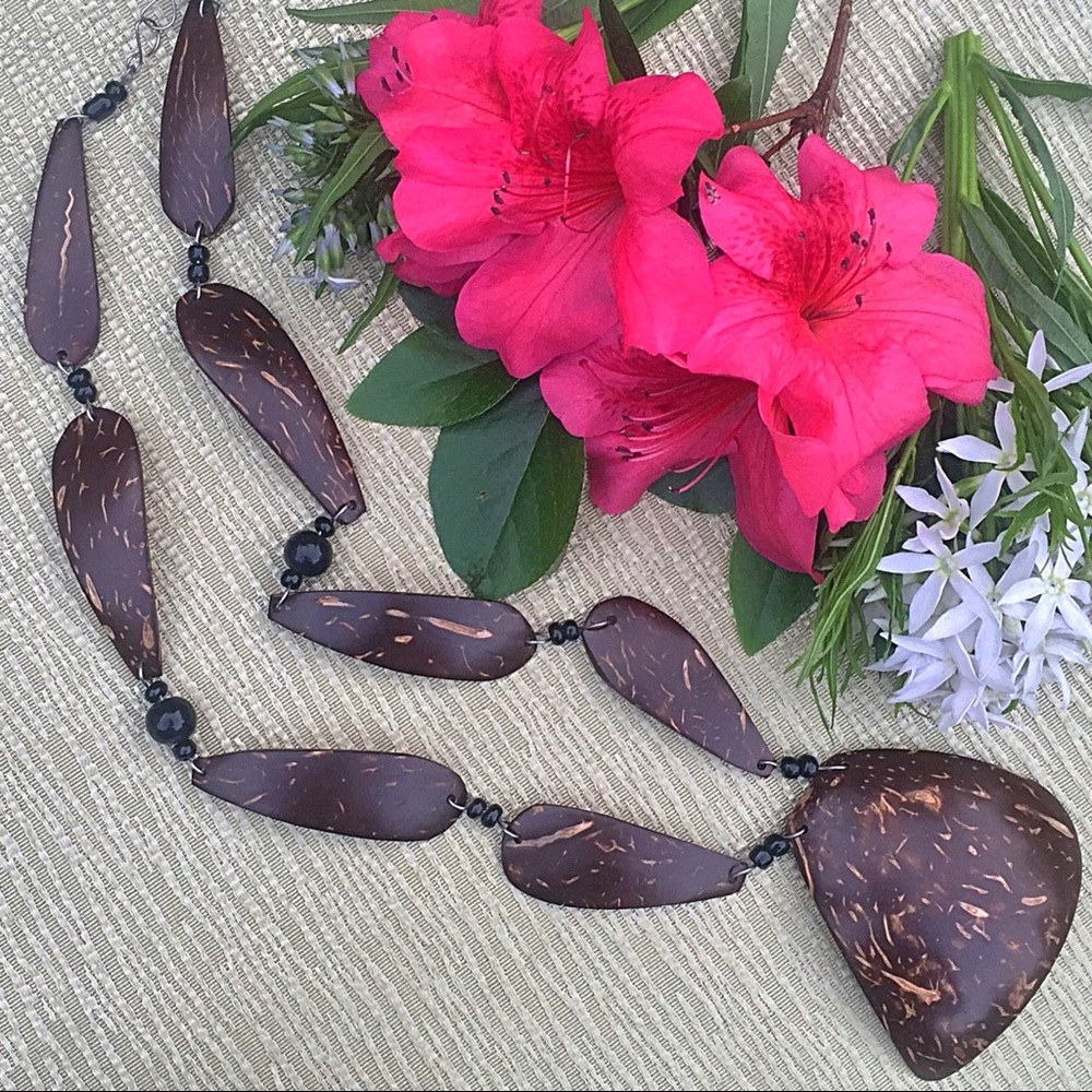Awesome coconut shell necklace