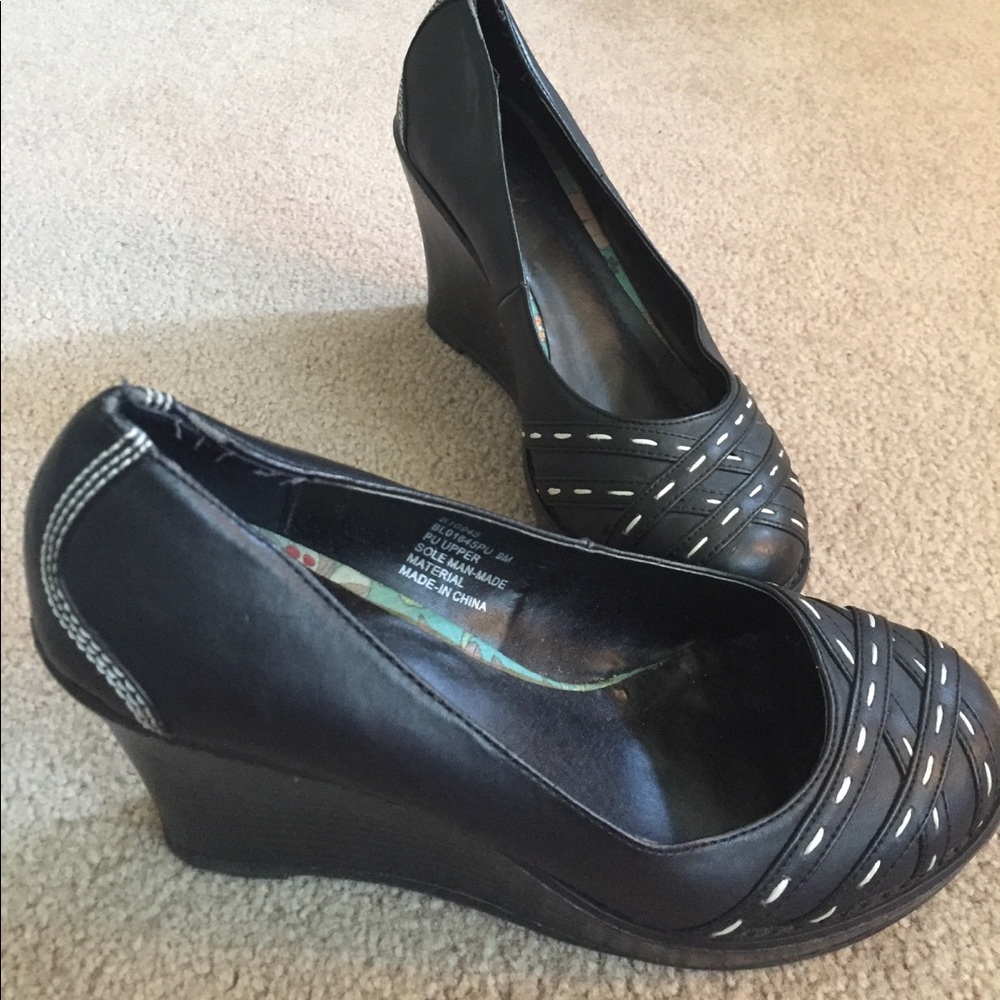 Black & White Wedges