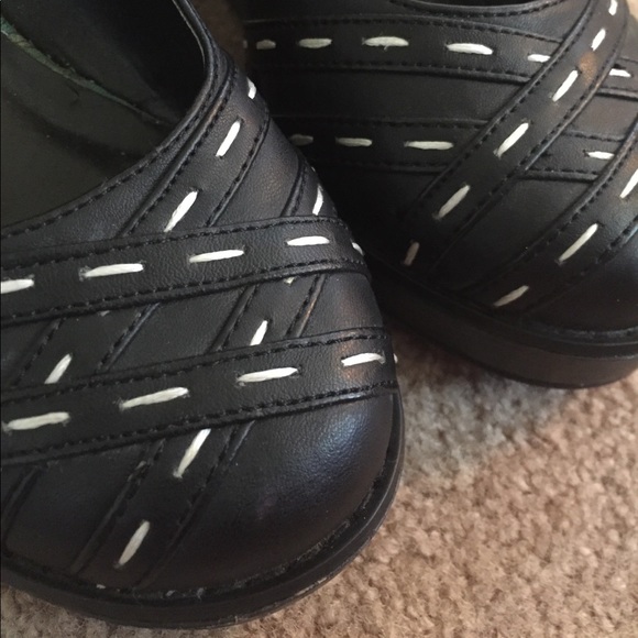 Black & White Wedges - Picture 2 of 5