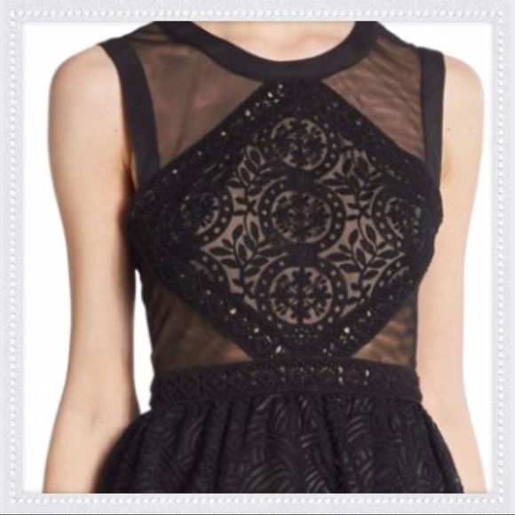 BCBGMaxazria Embroidered Lace Tiered Dress NWT - Picture 3 of 5